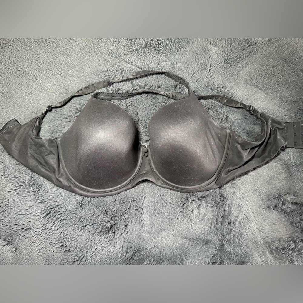 Two 38DDD Victoria’s Secret bras. Black and grey